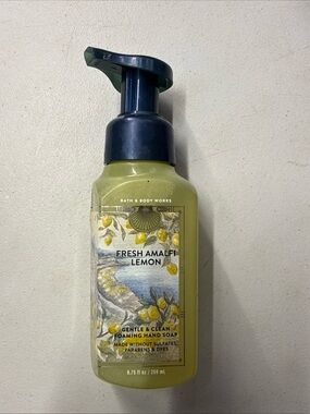 Bath & Body Works Fresh Amalfi Lemon Foaming Hand Soap - Yellow and Navy